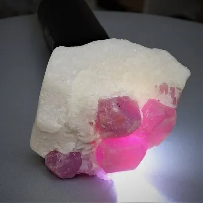 Natürlicher roher Rubin 86,7g, Mazedonien