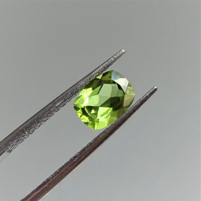 Peridot (olivine) cut gemstone 1.48ct, Pakistan