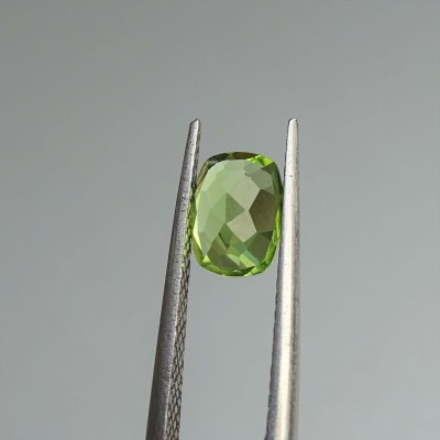 Peridot (olivine) cut gemstone 1.48ct, Pakistan