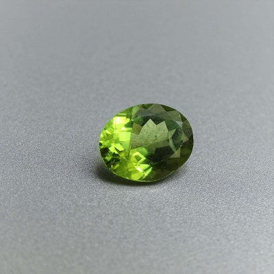 Peridot (olivine) cut gemstone 2.46ct, Pakistan