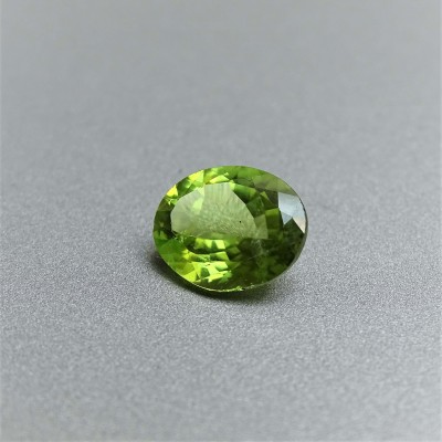 Peridot (olivine) cut gemstone 2.46ct, Pakistan