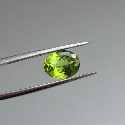 Peridot (olivine) cut gemstone 2.46ct, Pakistan