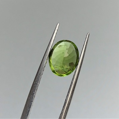 Peridot (olivine) cut gemstone 2.46ct, Pakistan