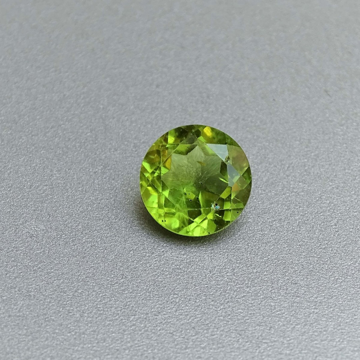 Peridot (olivine) cut gemstone 3.33ct, Pakistan