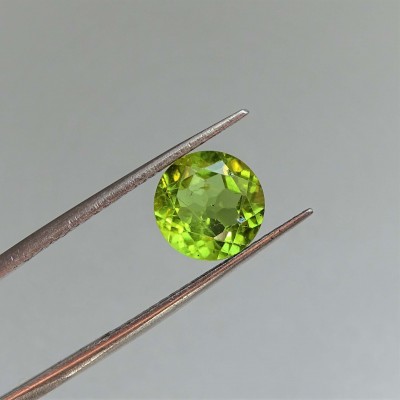 Peridot (olivine) cut gemstone 3.33ct, Pakistan