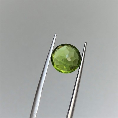 Peridot (olivine) cut gemstone 3.33ct, Pakistan