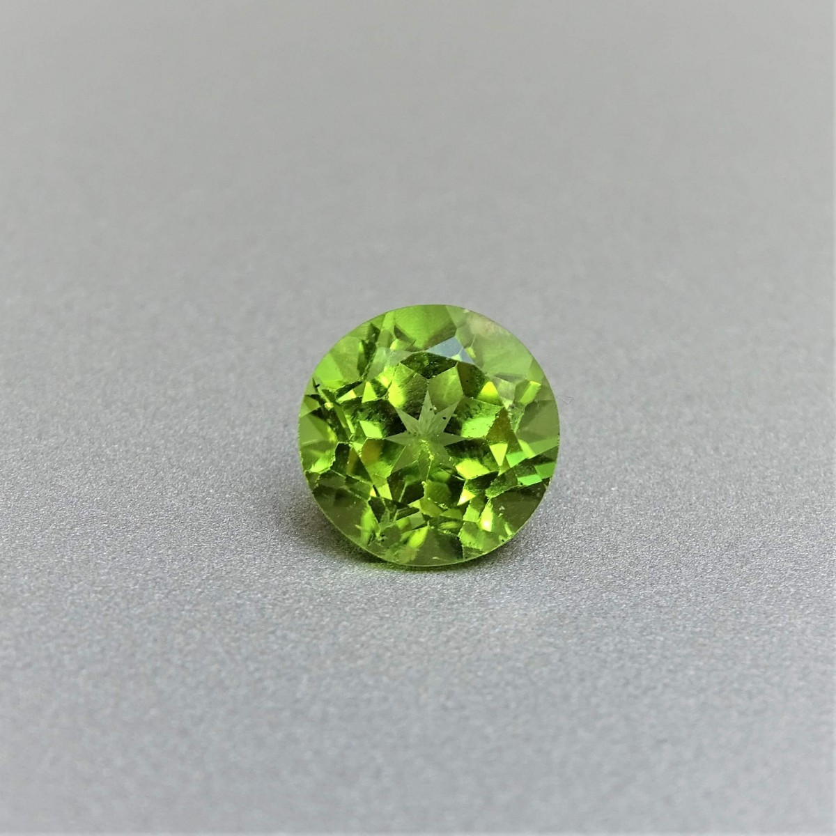 Peridot (olivine) cut gemstone 3.93ct, Pakistan