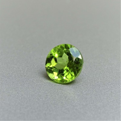 Peridot (olivine) cut gemstone 3.93ct, Pakistan