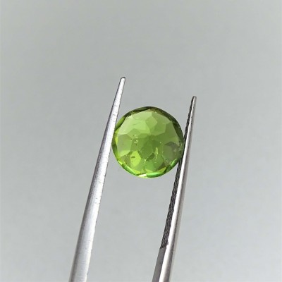 Peridot (olivine) cut gemstone 3.93ct, Pakistan