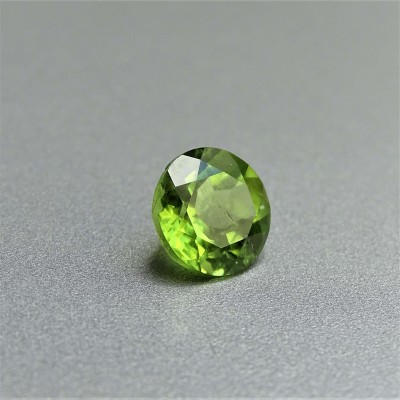 Peridot (olivine) cut gemstone 3.36ct, Pakistan