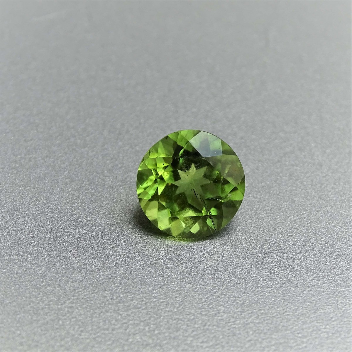 Peridot (olivine) cut gemstone 3.36ct, Pakistan