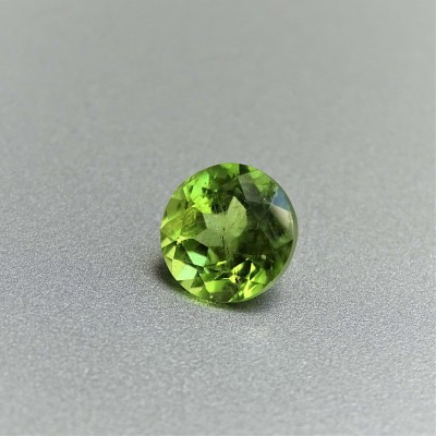 Peridot (olivine) cut gemstone 3.36ct, Pakistan