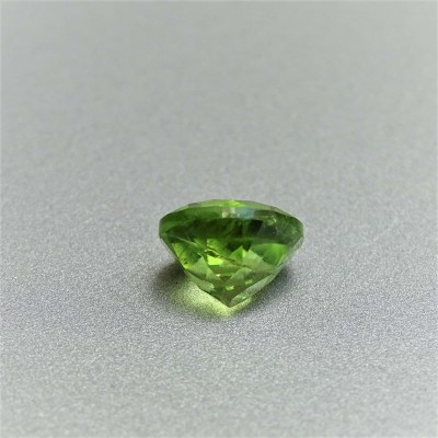 Peridot (olivine) cut gemstone 3.36ct, Pakistan