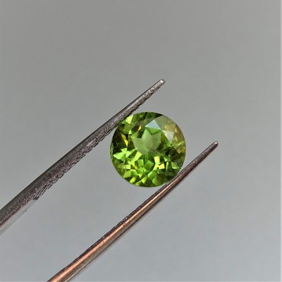 Peridot (olivine) cut gemstone 3.36ct, Pakistan