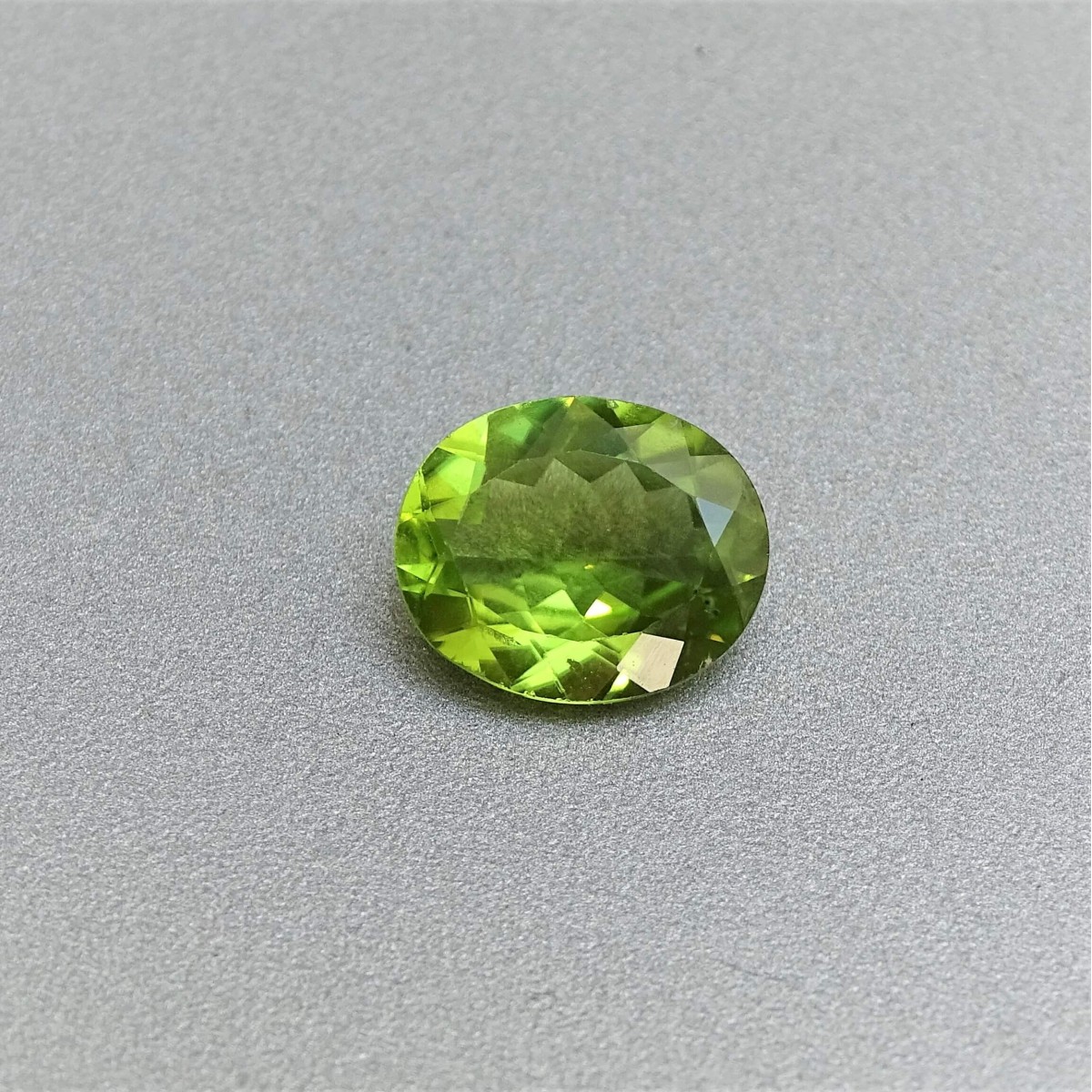 Peridot (olivine) cut gemstone 3.17ct, Pakistan