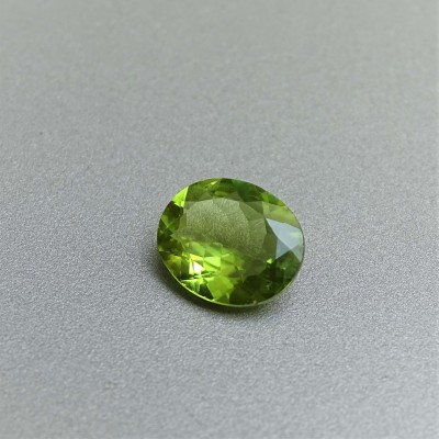 Peridot (olivine) cut gemstone 3.17ct, Pakistan