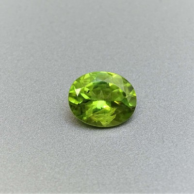 Peridot (olivine) cut gemstone 3.84ct, Pakistan