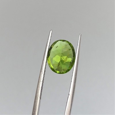 Peridot (olivine) cut gemstone 3.84ct, Pakistan