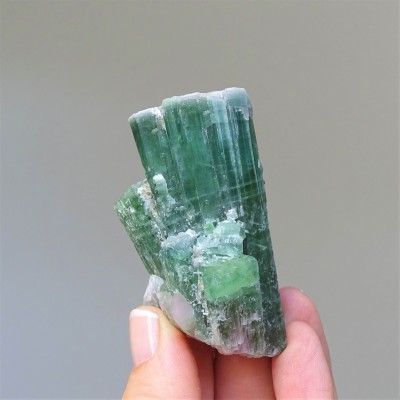 Turmalín Elbait přírodní krystal 85,2g, Afganistán