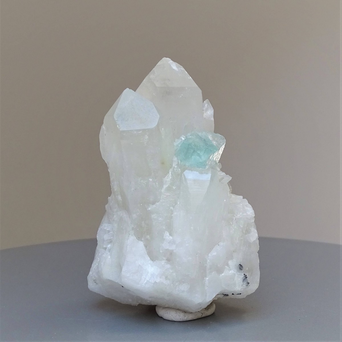 Křišťál krystal přírodní + fluorite 186,5g, Peru