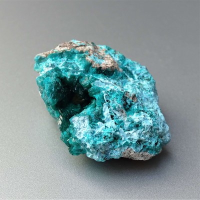 Dioptas natürliche Kristalle im Gestein 52g, Kongo