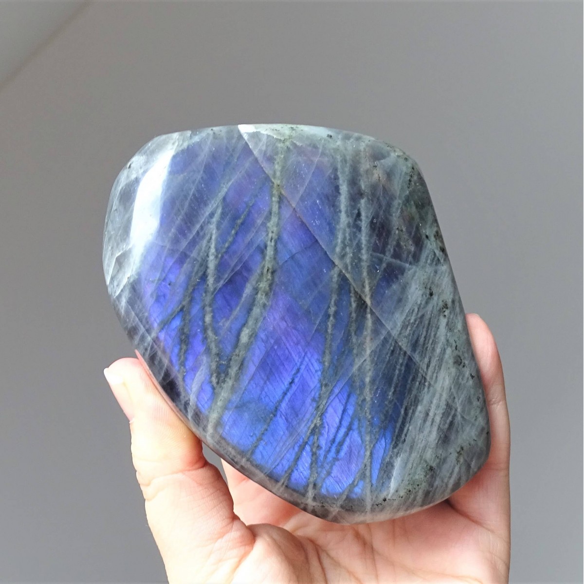 Labradorite natural polished 754g, Madagascar