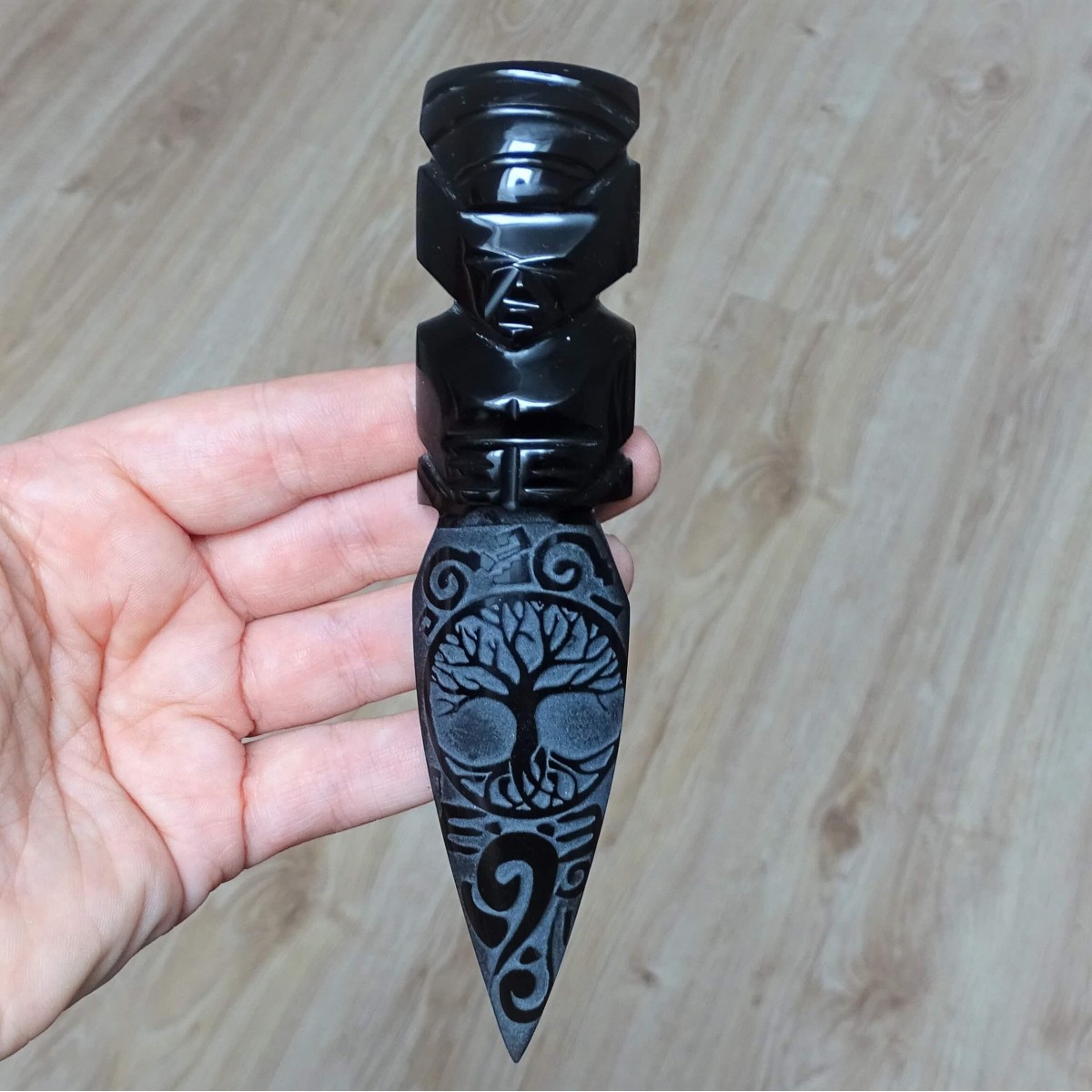 Black obsidian Aztec ritual dagger 70g, Mexico