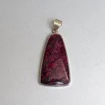 Eudialyt přívěšek ve stříbře 15,2g, Rusko