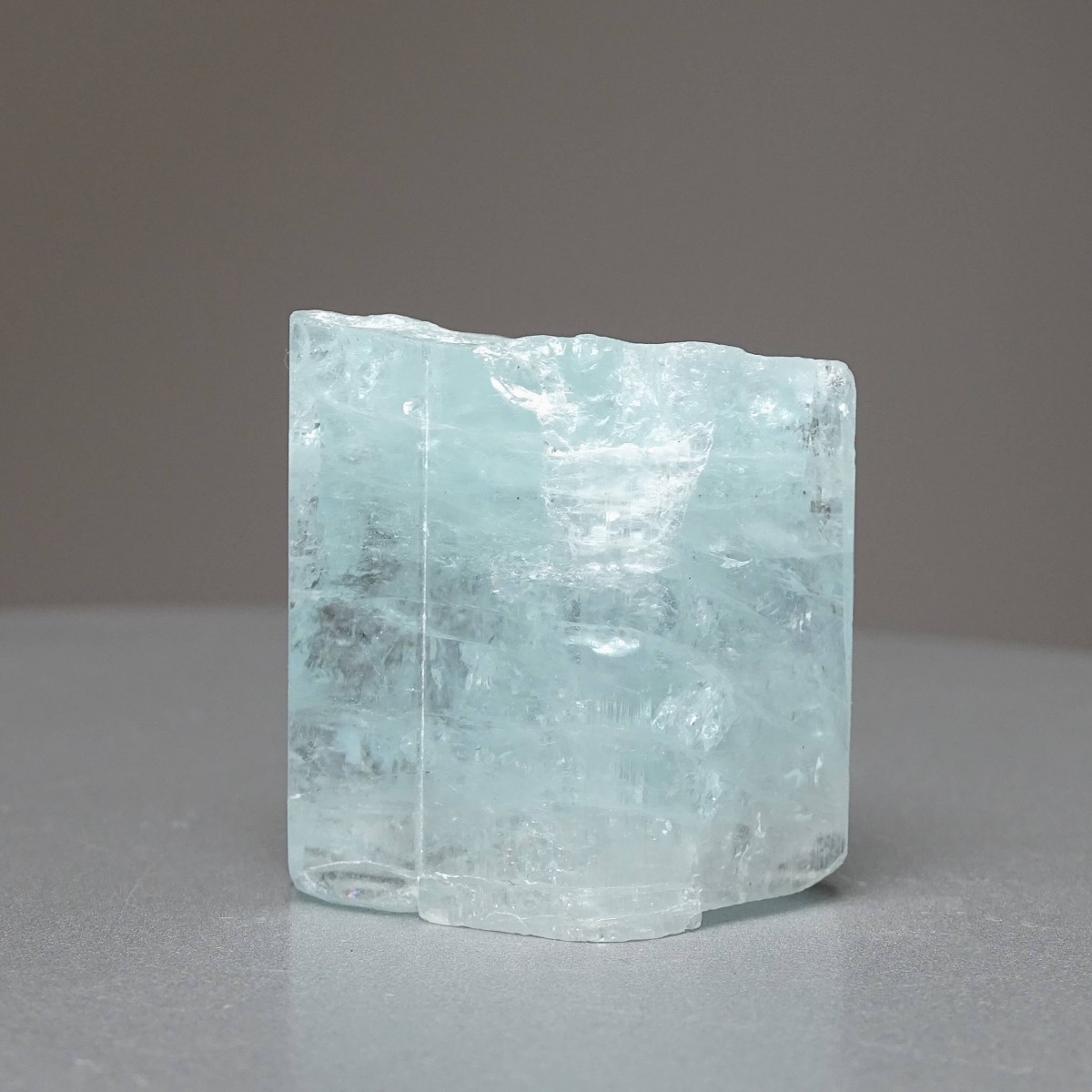 Akvamarín přírodní krystal 26,7g, Afganistán