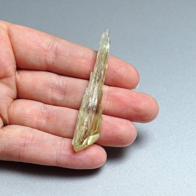 Hiddenite natural crystal 8.1g, Afghanistan