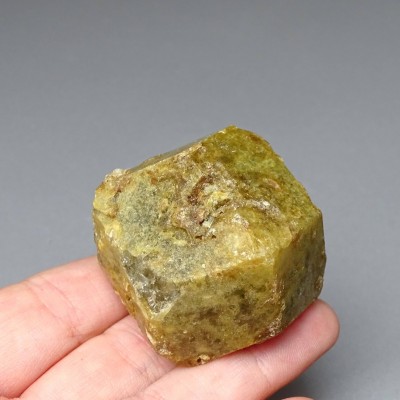 Granát grosulár krystal 108,7g, Mali
