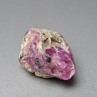 Natural raw ruby in rock 14.3g, Greenland