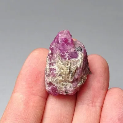 Natural raw ruby in rock 14.3g, Greenland