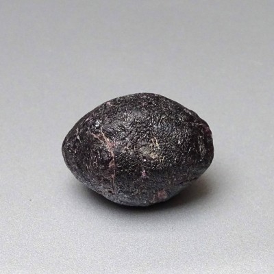 Rhodolit - granát přírodní koule 55,2g, Brazílie