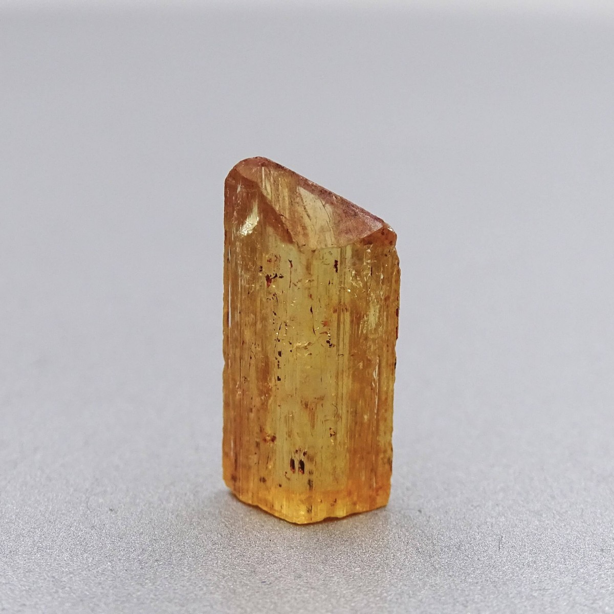 Topaz imperial přírodní krystal 2,4g, Brazílie