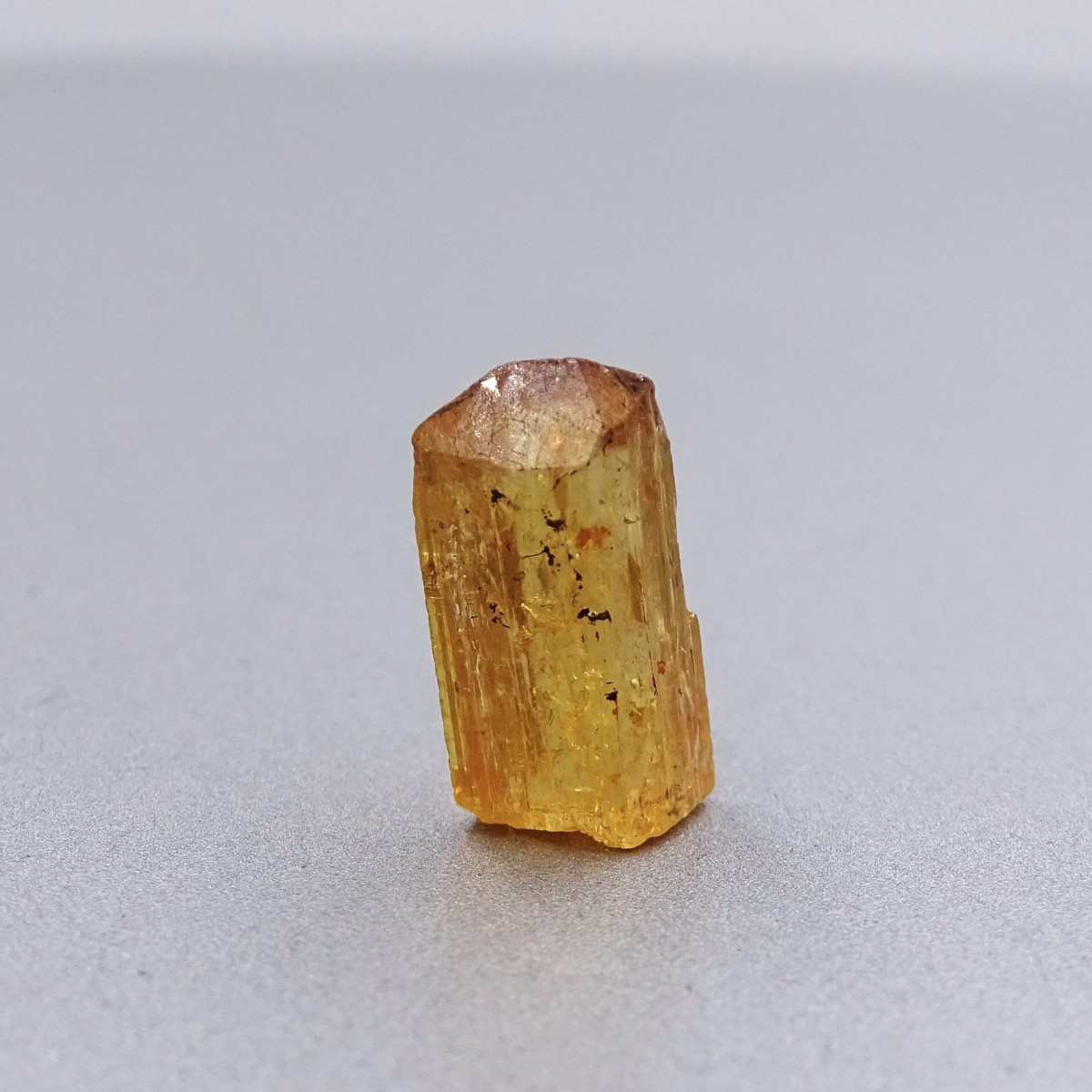 Topaz imperial přírodní krystal 2,1g, Brazílie