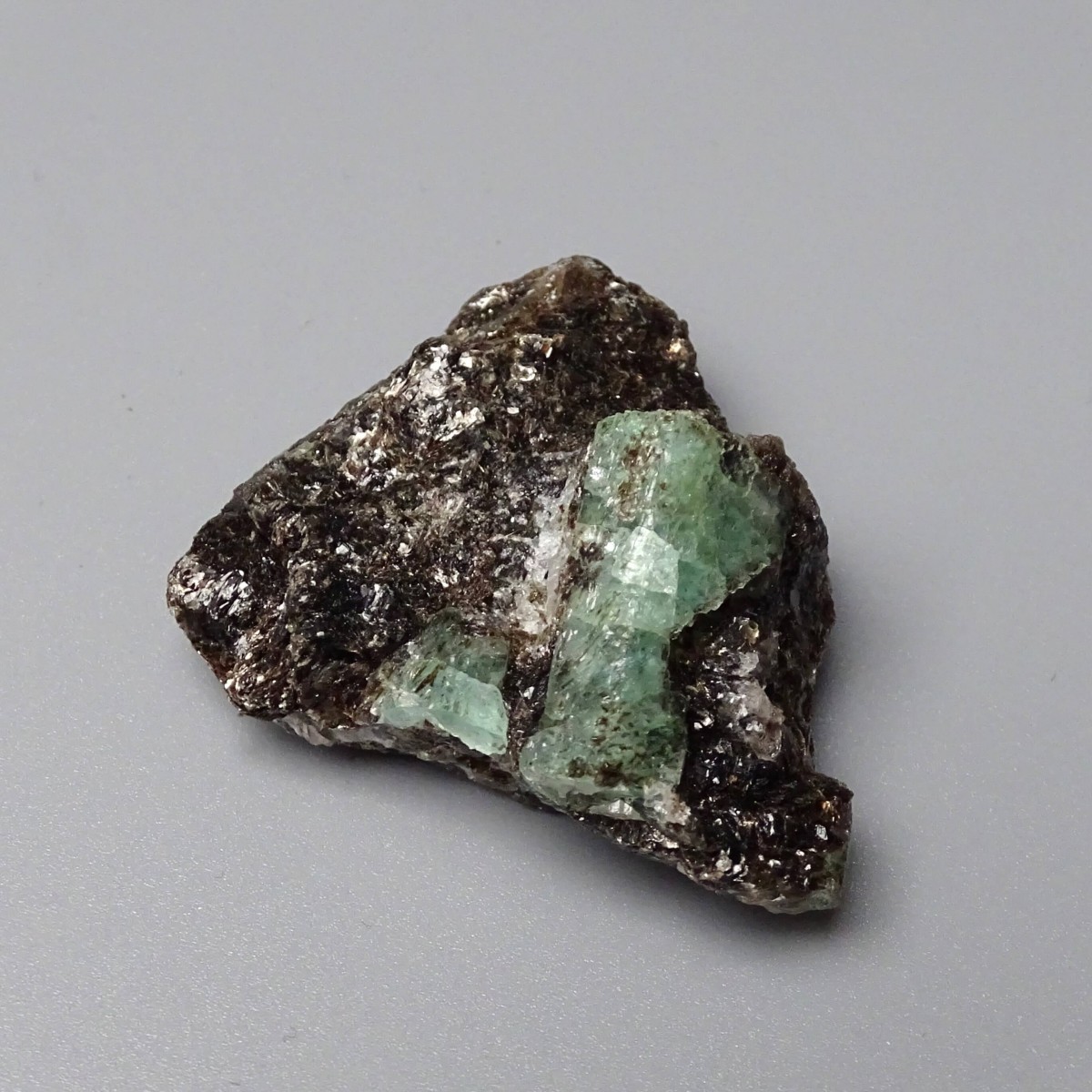 Emerald natural crystal in rock 35g, Pakistan