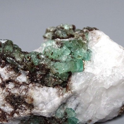 Emerald natural crystal in rock 114g, Pakistan