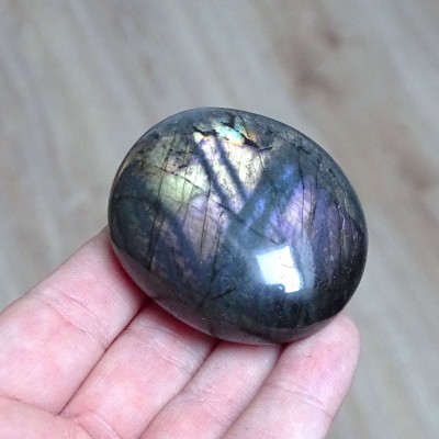 Labradorite polished 86g, Madagascar