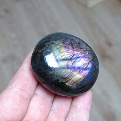 Labradorite polished 86g, Madagascar