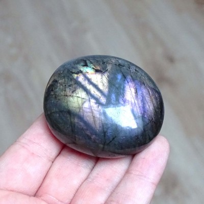 Labradorite polished 86g, Madagascar