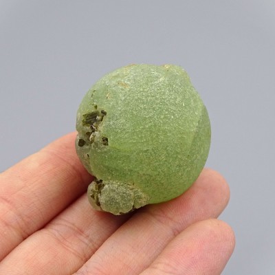 Prehnite natural mineral 51,4g, Mali