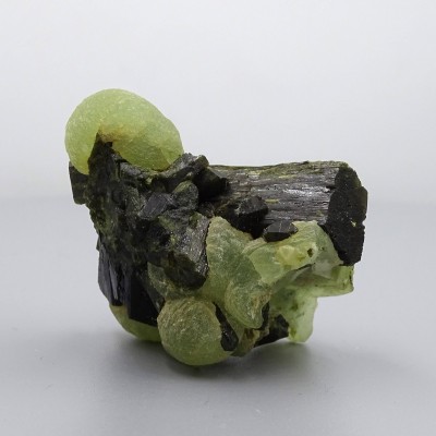 Prehnite with epidote natural mineral 95.7g, Mali