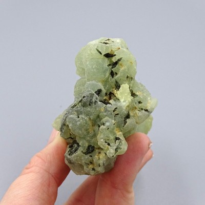 Prehnite with epidote natural mineral 145.6g, Mali