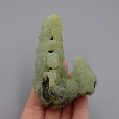 Prehnite with epidote natural mineral 145.6g, Mali