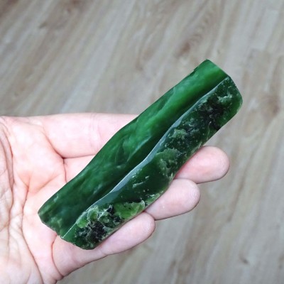 Natural polished jade 103.5g, Russia
