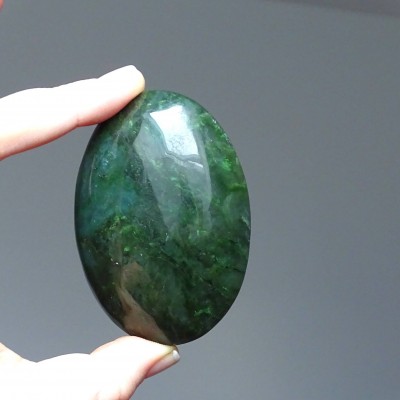 Nephrite natural polished 155,7g, Pakistan