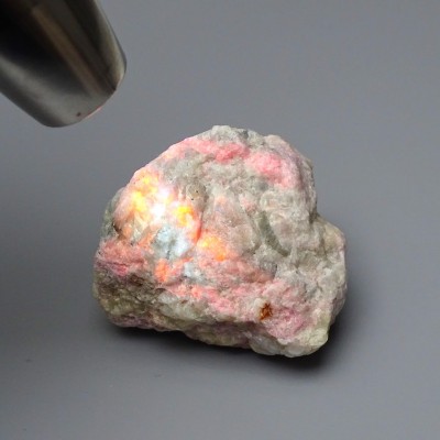Hackmanite raw mineral 123g, Afghanistan