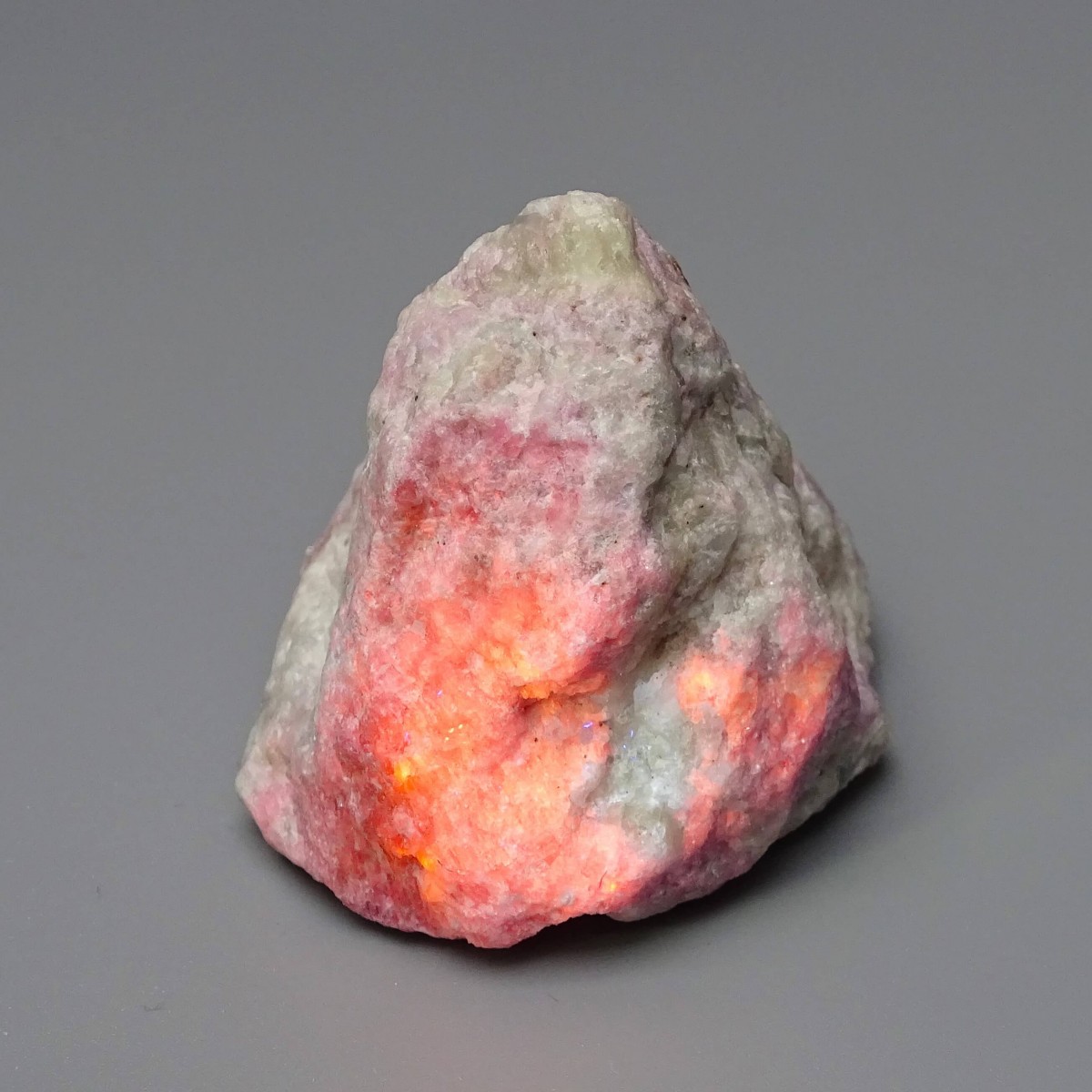 Hackmanite raw mineral 123g, Afghanistan