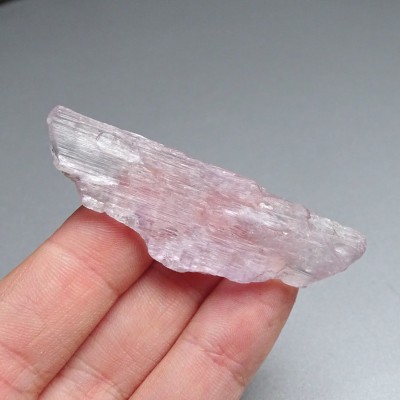 Kunzit natürlicher Kristall 15g, Afghanistan